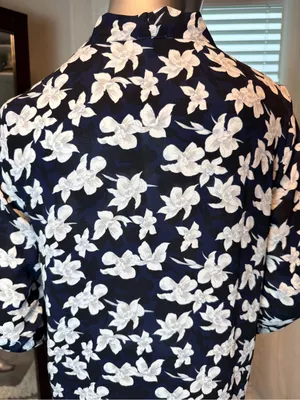 Ann Taylor Floral Wrap Blouse Small Navy Blue Black White V-Neck 3/4 Sleeve thumbnail 5