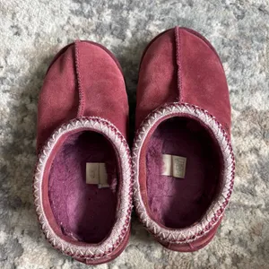 Women’s fuchsia pink Ugg Tasman slippers size 6 thumbnail 8