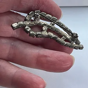 Vintage rhinestone cut glass brooch. thumbnail 4