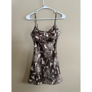 Vintage Y2K Brown White Floral Graphic‎ Mini Dress Empire Waist Ruched Bust thumbnail 4