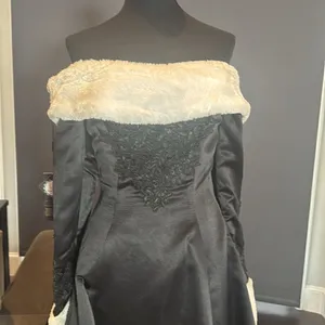 Women’s Black Off the Shoulder Christmas Holiday Winter Dress Train Size 2 NWT thumbnail 2