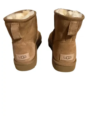 UGG Boots Women’s 9 thumbnail 2