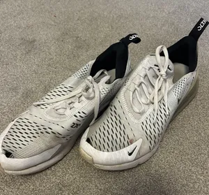 Nike Air Max 270 Shoes thumbnail 1