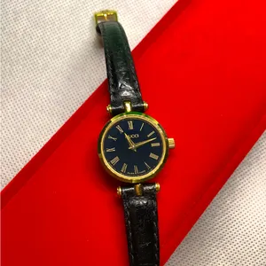 Super CUTE ladies GUCCI SHELLY LINE watch🌹🌹🌹 thumbnail 2