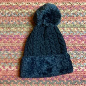 Nwot Black Pom Faux Fur Cable Knit Cc Beanie thumbnail 3