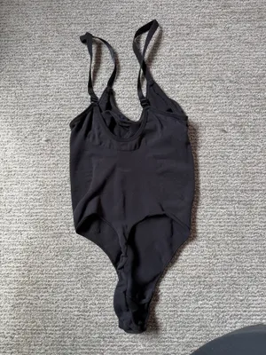 SKIMS Thong Seamless Sculpt Bodysuit Onyx thumbnail 2