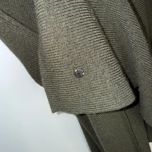 Lululemon Poncho Women OS Olive Green Fair Merino Wool Ribbed Knit‎ Wrap thumbnail 3