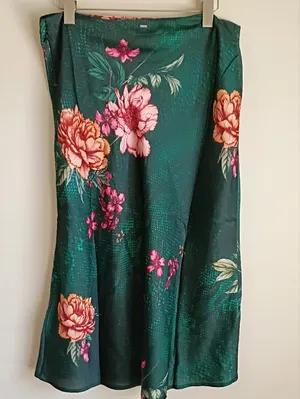 Guess Dark Green Floral Maxi Skirt Vivian Satin Size L New thumbnail 4