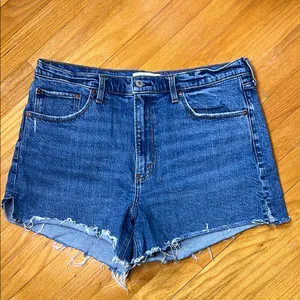 Abercrombie and Fitch 4” High Rise Mom Shorts thumbnail 12