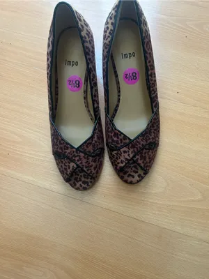 Leopard Heels 8.5 Peep-Toe Leopard print mid Heel in Brown & Black by lmpo thumbnail 3