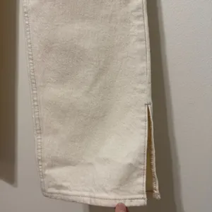 Abercrombie & Fitch The 90s‎ Straight Ultra High Rise Size 27 4 Split Hem Cream thumbnail 6