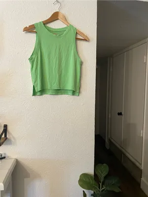 Lululemon Train to Be Tank Green Sleeveless Active Crop Top Size 4 thumbnail 2
