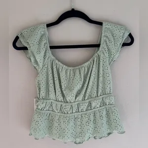NWT URBAN Romantics Size S Light Green Eyelet Ruffle Top thumbnail 3