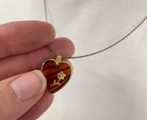 Vintage Gold Tone Orange Plastic Heart Pendant With Rhinestone Necklace thumbnail 3