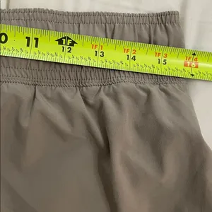 Yogalicious Taupe Lightstreme Sprint Shorts Womens Size Medium Athleisure thumbnail 5
