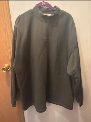 Essential fear of god crewneck size XL thumbnail 1