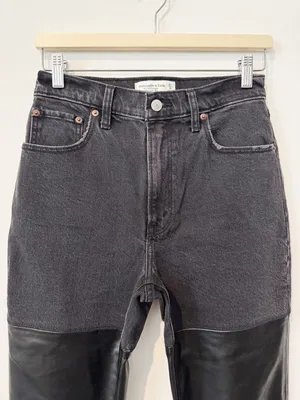 Abercrombie 90s Straight Jeans Size 27 Black Faux Leather High Rise Quiet Luxury thumbnail 4
