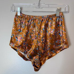 Savage X Fenty Psychedelic Velvet Floral Top & Shorts Sleep Pajama Set Orange thumbnail 6