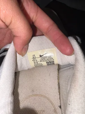 Size 8.5 women's Nike running shoes  thumbnail 4