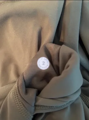 Lululemon 6” thumbnail 3