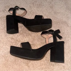 A New Day Black platform heels thumbnail 1
