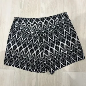 Spanx Sunshine Gray Black Chevron Print Pull-On Shorts Size Medium thumbnail 4