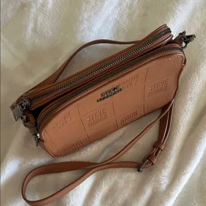 NWOT/ Never Used Steve Madden Tan Embossed Crossbody Bag thumbnail 5