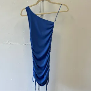 BB Dakota Steve Madden Ruch Into Love One Shoulder Mini Dress Blue XS BM208847 thumbnail 2