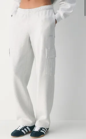 Aritzia TNA Cozy Fleece Mega Cargo Sweatpants thumbnail 1