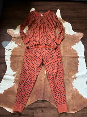 Hanna Andersson 2-piece pajama set in the Black Spots on Amber Wood print 100% organic cotton Size XL thumbnail 1
