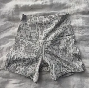 Rare Align Shorts Size 2 4” Inseam thumbnail 3