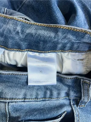 High-Rise Straight-Leg Women’s Jeans in Faded Blue Wash thumbnail 8