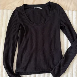 Abercrombie and fitch Women’s Ribbed Long-Sleeve Scoop Neck Top thumbnail 1