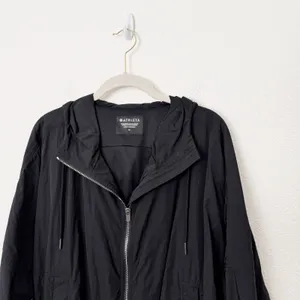 [Athleta] Black Day Drift Jacket Cropped Lightweight Windbreaker Size Medium M thumbnail 4