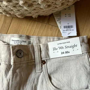 Abercombie 90s straight ultra high rise Jean thumbnail 2