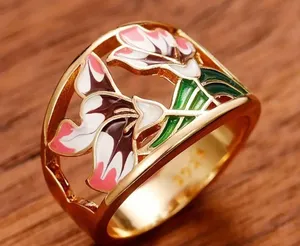 Gorgeous Ladies Gold Enamel Flower Ring - Size 7 thumbnail 1