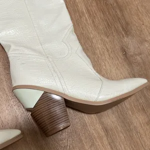 White Croc Embossed Pointed Toe Block Heel Knee High Western Boots, Size 40‎ thumbnail 5