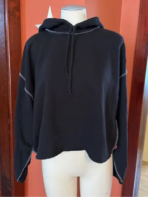 NWT-Levi’s slightly cropped hoodie with contrast stitching thumbnail 1
