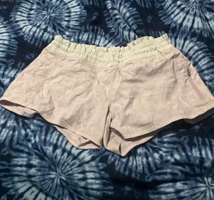 (12) Lululemon tracker shorts thumbnail 1
