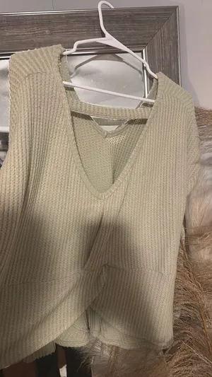American Eagle Outfitters Sweater thumbnail 2