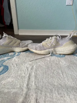 White Adidas Sneakers thumbnail 4