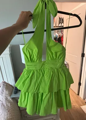 Green Dress thumbnail 1