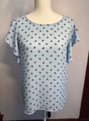 Ann Taylor Factory Blue Floral Flutter Sleeve Blouse Crew Neck Keyhole Back Sz S thumbnail 1