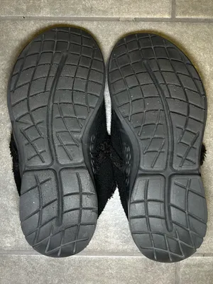 Oofos OOcoozie Black Sherpa Low Slip On Sneakers Women’s Shoe Size 9 thumbnail 8