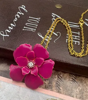 Handmade Pink Enamel Flower Necklace Gold Tone Vintage Y2K Pendant 18” thumbnail 1