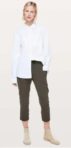 Lululemon On The Fly Crop Pants in Dark Olive size 6‎ thumbnail 1