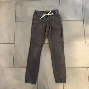 Vuori Ripstop Climber Pants in Gray thumbnail 2