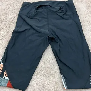 Under Armour size small black abstract print leggings thumbnail 4