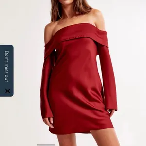 Abercrombie & Fitch Long Sleeve Off The Shoulder Satin Dress Size Small Tall thumbnail 3