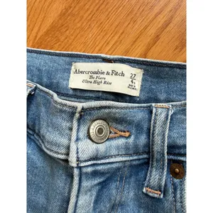 Abercrombie & Fitch Ultra High Rise The Flare Jeans Size 27 thumbnail 6